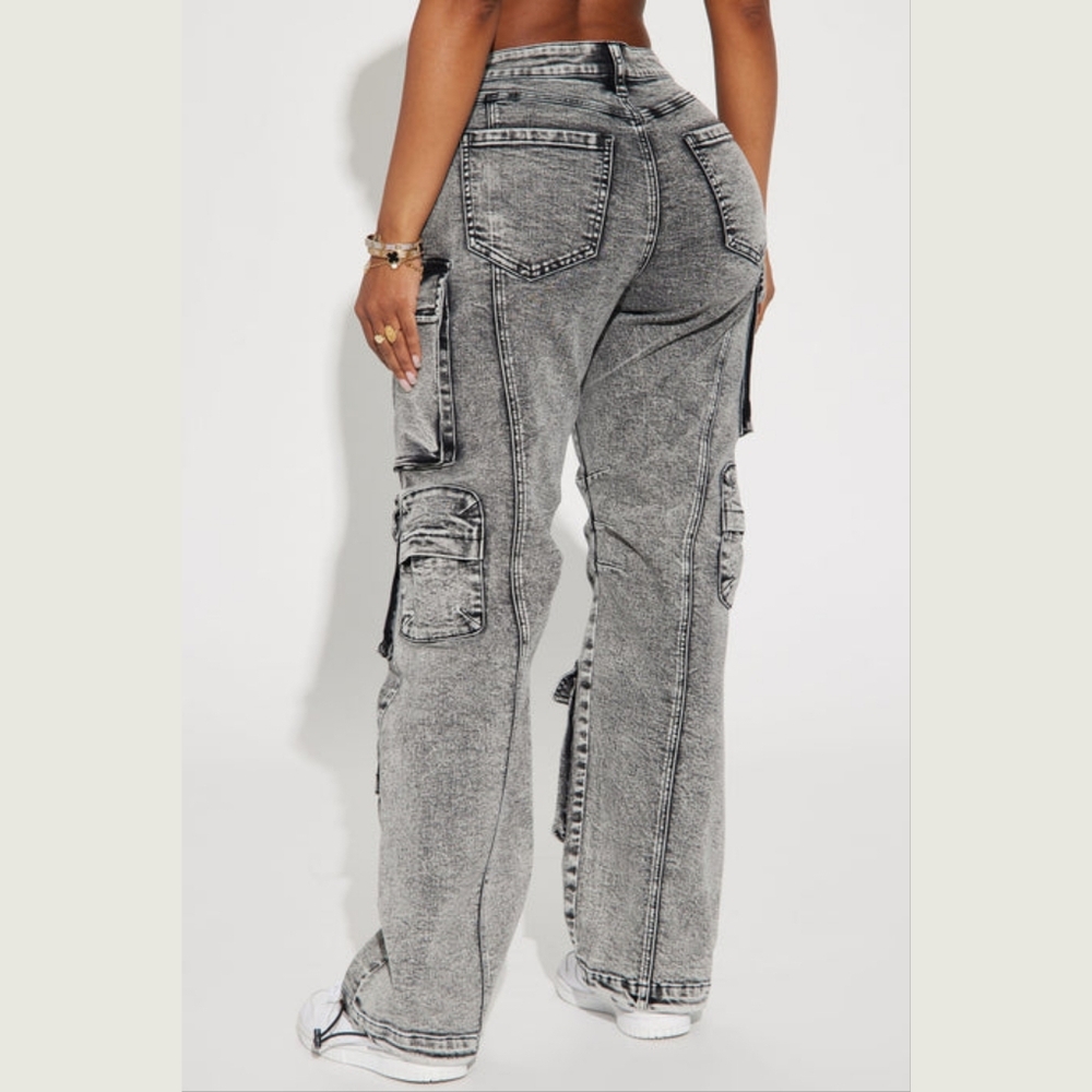Fashion Nova Gray Acid-Wash Wide Leg Cargo Jeans - Picture 4 of 8